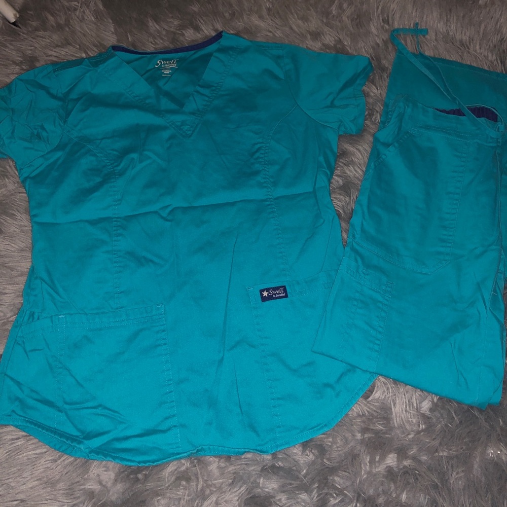 Scrub set